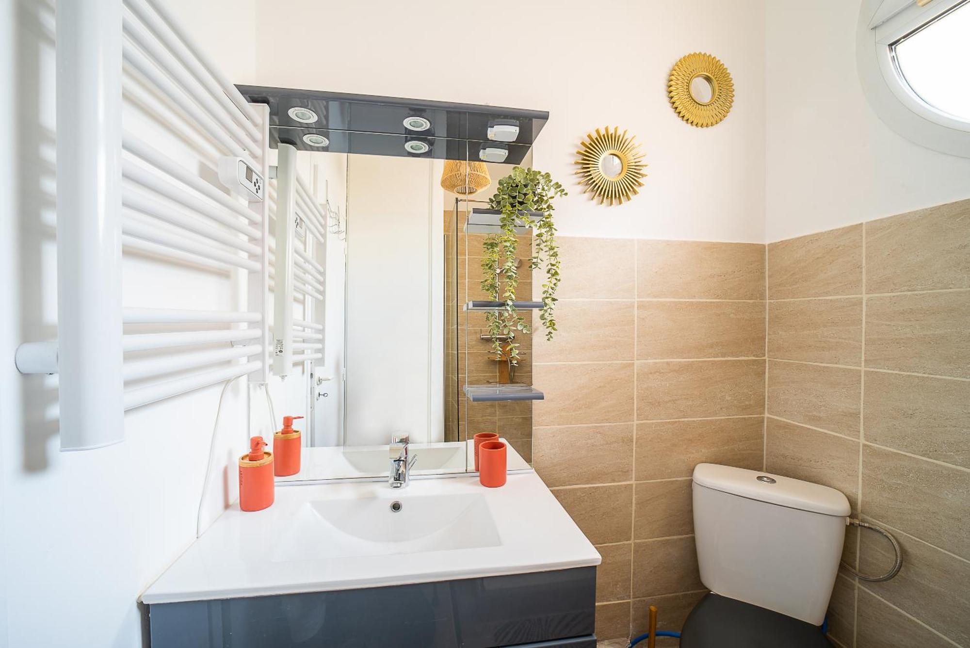 Le Cosy Centre, 2 2 Bathrooms, Free Wifi, Lift, Central, Renovated, Spacious Appartement *